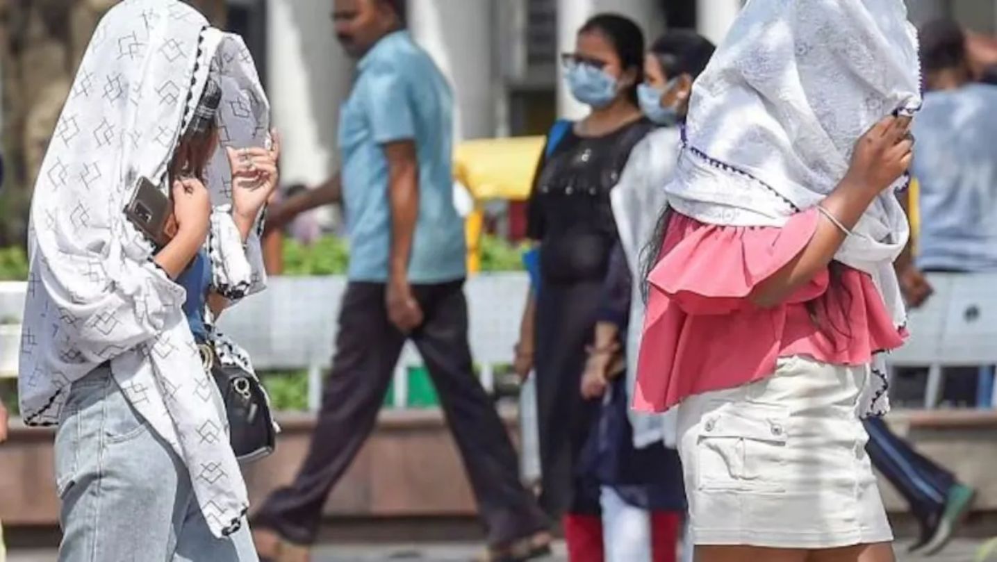 Delhi Temperature Crosses 40 Heatwave Alert In 10 States Rain Forecast In Northeast